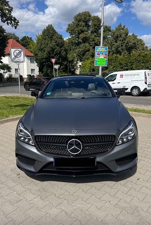 Grau Gebraucht 2016 Mercedes CLS400 AMG line Limousine | 35.499 € - Bild 1/4