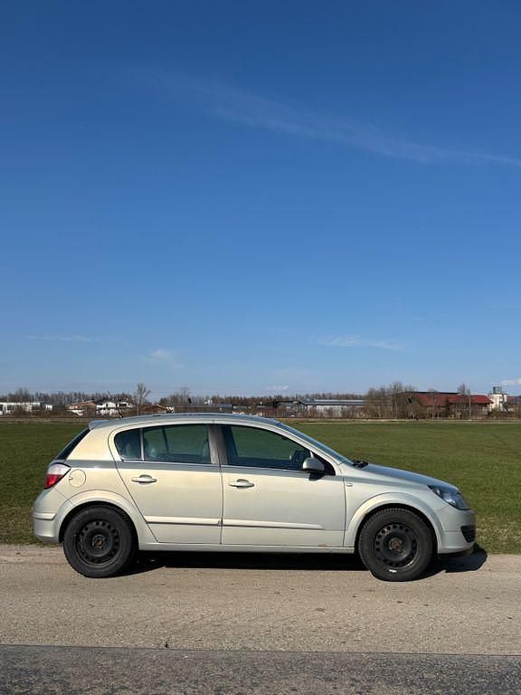 Gebraucht Opel Astra 105 PS (77 kW) 2005 Beige Limousine