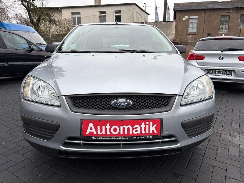 Gebraucht Ford Focus Trend 101 PS (74 kW) 2005 Silber Limousine