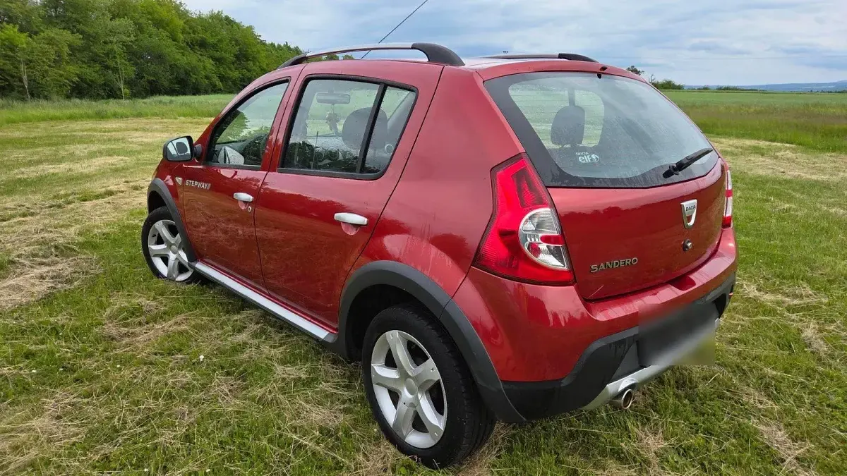 Gebraucht Dacia Sandero Stepway 75 PS (55 kW) 2011 Rot Limousine