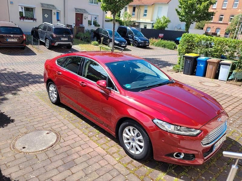 Gebraucht Ford Mondeo Titanium 116 PS (85 kW) 2015 Rot Limousine