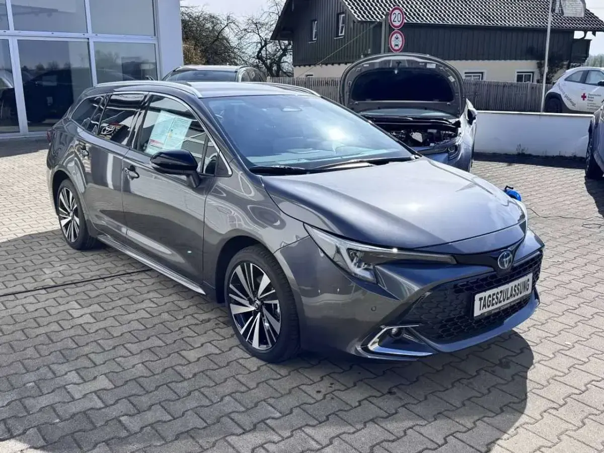 Nowe Toyota Corolla 178 KM (130 kW) 2026 Szary Kombi