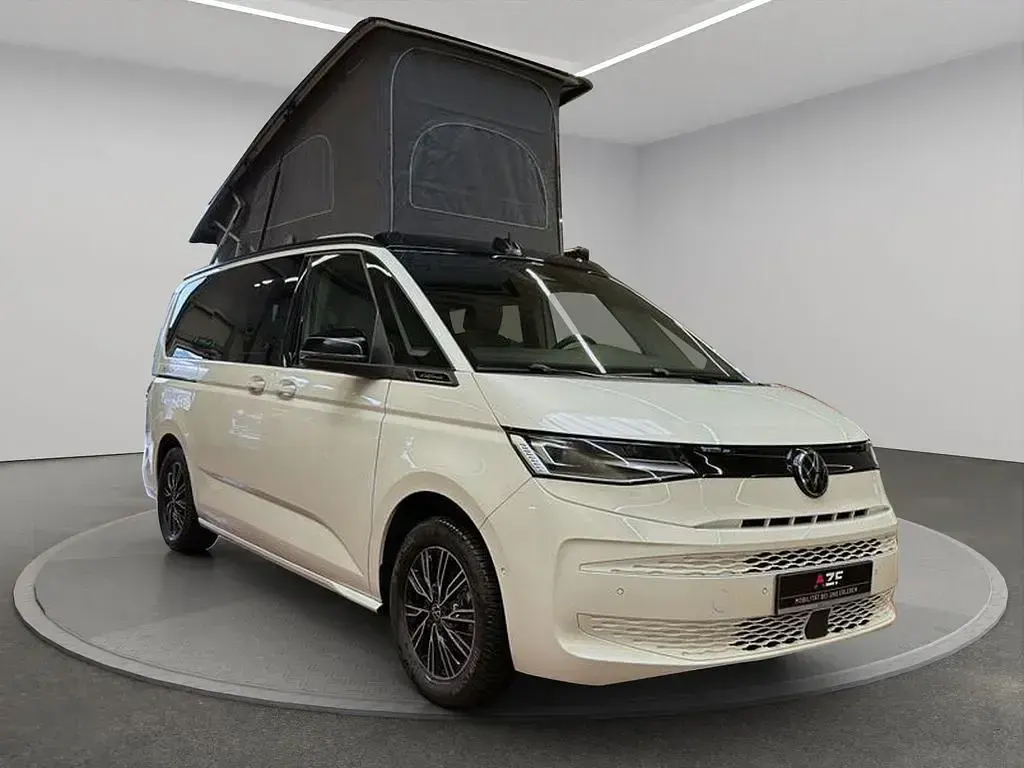 Gebraucht VW California Beach 150 PS (110 kW) 2026 Candyweiß / deep black perleffekt Van