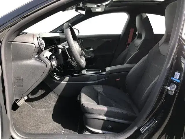 Gebraucht Mercedes CLA35 AMG AMG 306 PS (225 kW) 2024 Metalliclack kosmosschwarz Coupé