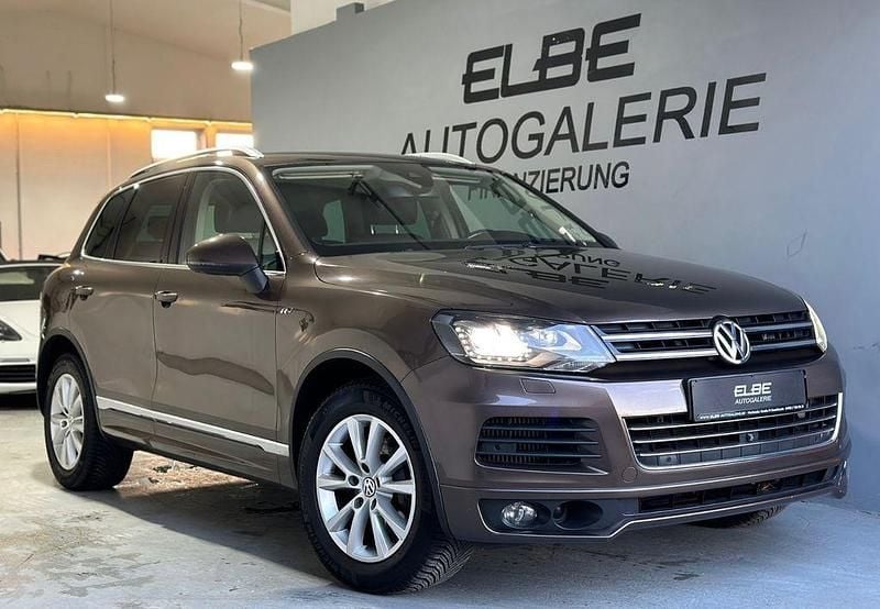 Braun Gebraucht 2013 VW Touareg R-line SUV | 17.800 € (Fairer Preis) - Bild 1/4