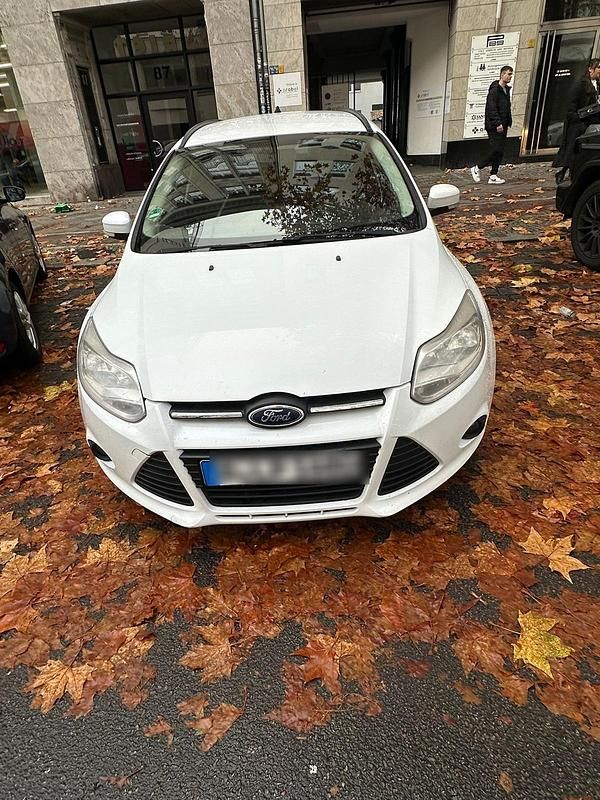 Weiß Gebraucht 2011 Ford Focus Limousine | 2.750 € (Superpreis) - Bild 1/4