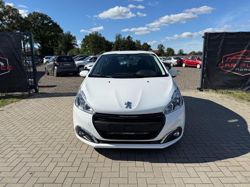 Gebraucht Peugeot 208 Active 82 PS (60 kW) 2019 Weiß Kleinwagen