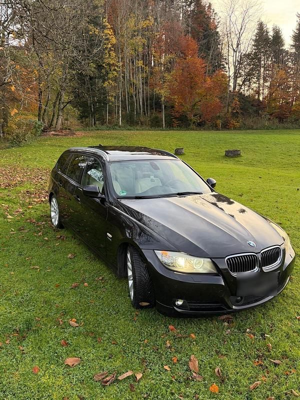 Gebraucht BMW 330 245 PS (180 kW) 2010 Schwarz Kombi