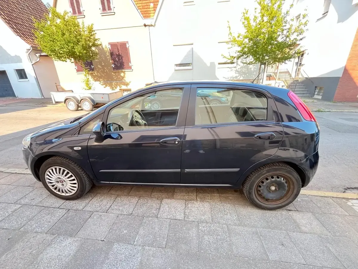 Gebraucht Fiat Punto 77 PS (56 kW) 2009 Blau Kleinwagen