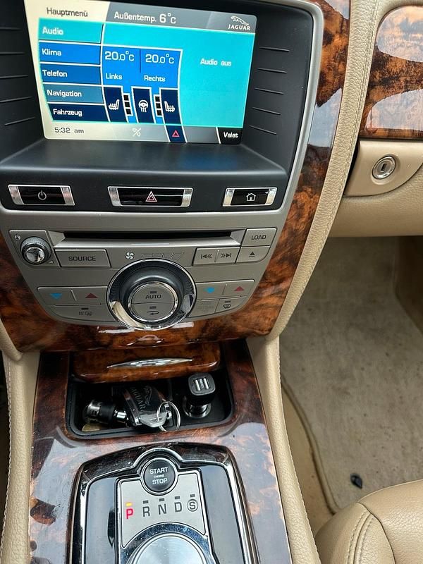 Gebraucht Jaguar XK 385 PS (283 kW) 2011 Weiß Coupé