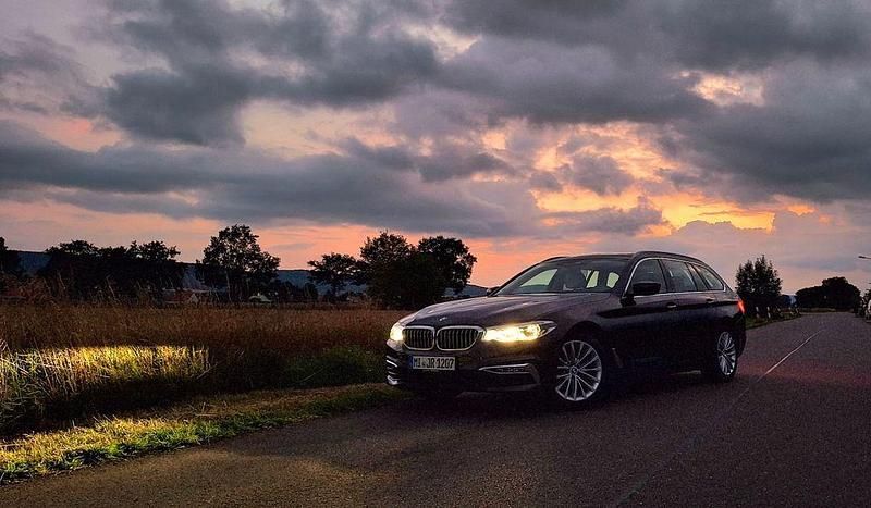 Braun Gebraucht 2017 BMW 520 Luxury Line Kombi | 20.070 € (Fairer Preis) - Bild 1/4
