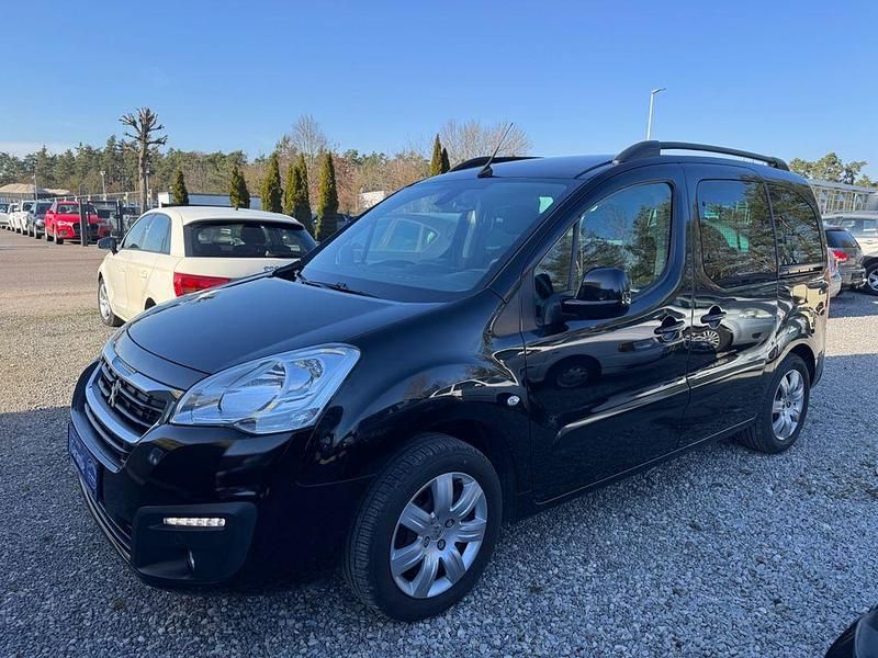 Gebraucht Peugeot Partner Tepee Allure 110 PS (80 kW) 2018 Schwarz Van / Kleinbus