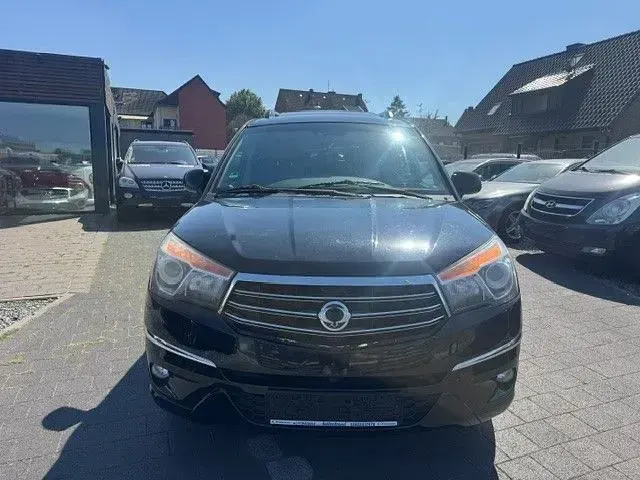 Gebraucht SsangYong Rodius 155 PS (114 kW) 2015 Schwarz Van / Kleinbus