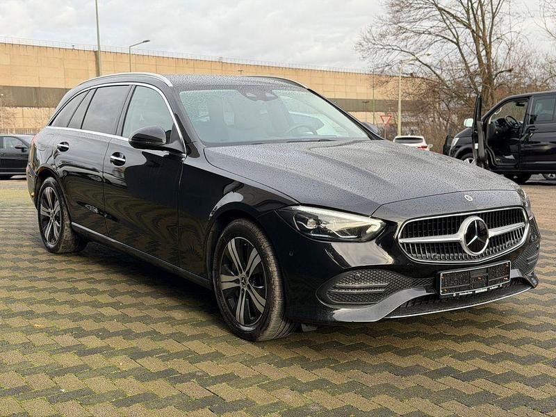 Gebraucht Mercedes C300e Avantgarde 204 PS (150 kW) 2022 Schwarz Limousine