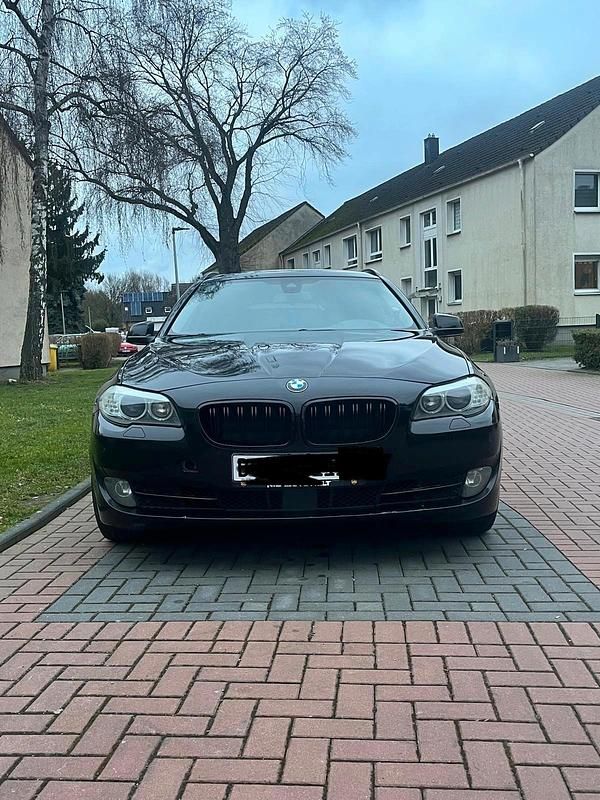 Gebraucht BMW 530 258 PS (189 kW) 2012 Schwarz Kombi