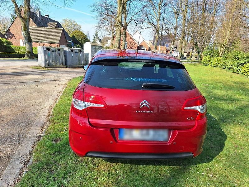 Gebraucht Citroën C4 95 PS (69 kW) 2012 Rot Limousine