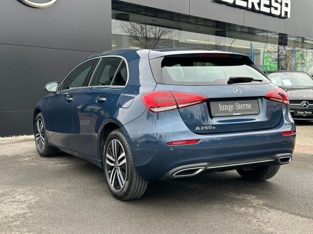 Gebraucht Mercedes A250 Progressive 218 PS (160 kW) 2022 Blau Kleinwagen