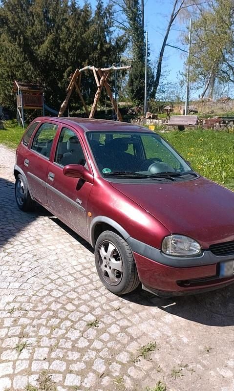 Usata Opel Corsa 65 CV (47 kW) 2000 Rosso Utilitaria