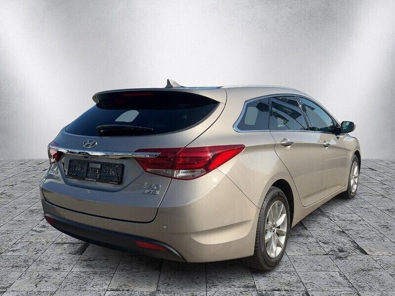 Gebraucht Hyundai i40 Trend 165 PS (121 kW) 2016 Beige Kombi
