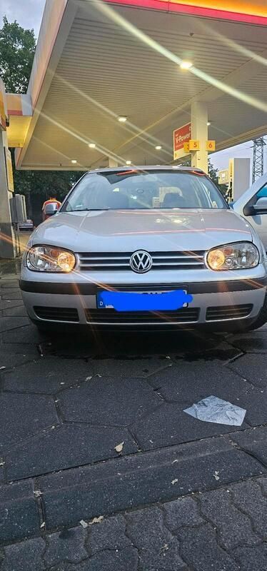 Grau Gebraucht 2003 VW Golf IV Kleinwagen | 2.300 € (Fairer Preis) - Bild 1/4