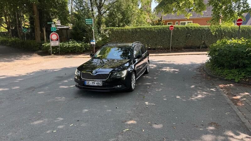Schwarz Gebraucht 2013 Skoda Superb Elegance Kombi | 7.500 € (Fairer Preis) - Bild 1/4