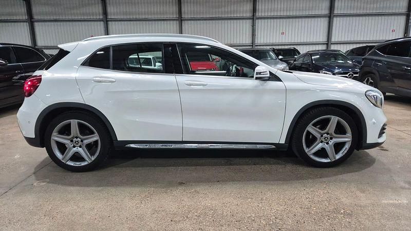 Gebraucht Mercedes GLA180 122 PS (89 kW) 2018 Weiß SUV