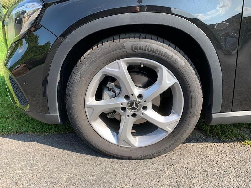 Gebraucht Mercedes GLA180 Urban 122 PS (89 kW) 2019 Schwarz SUV
