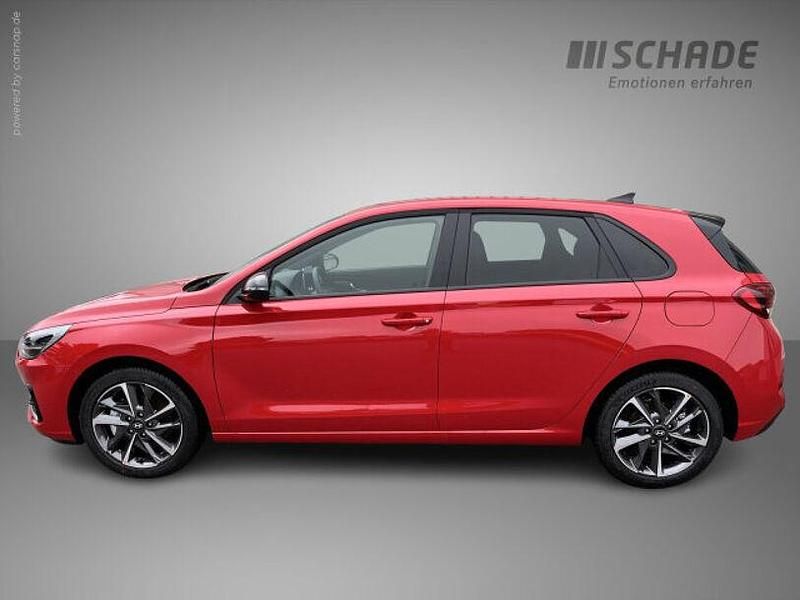 Neu Hyundai i30 Advantage 101 PS (74 kW) 2026 Rot Limousine