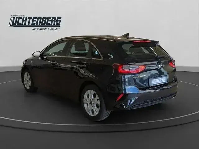 Gebraucht Kia Ceed Vision 140 PS (102 kW) 2021 Schwarz Kleinwagen