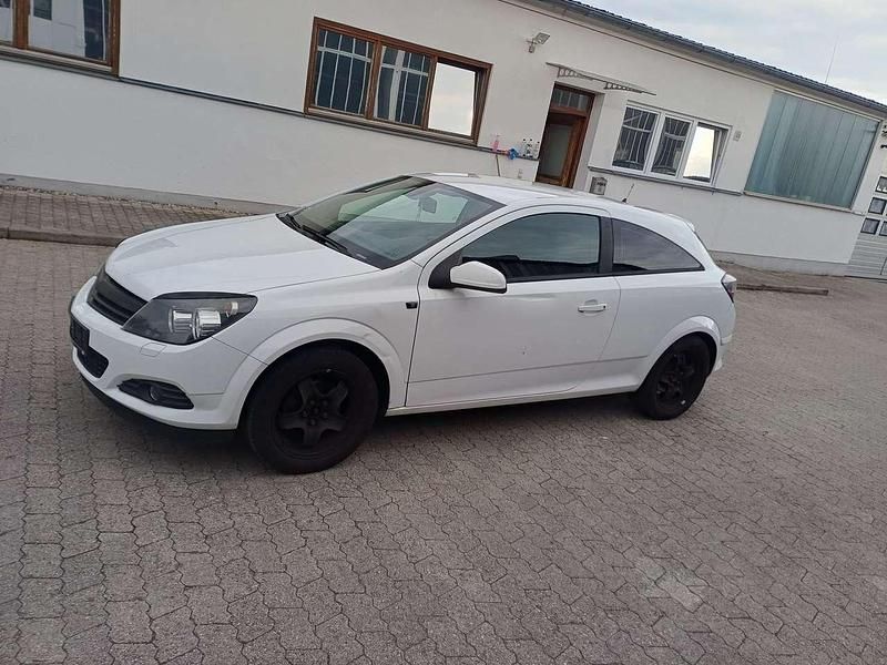 Gebraucht Opel Astra Edition 90 PS (66 kW) 2009 Schneeweiss/summitwhite/arctic Kleinwagen