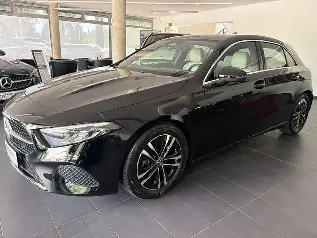 Gebraucht Mercedes A180 Progressive 136 PS (100 kW) 2024 Nachtschwarz Limousine