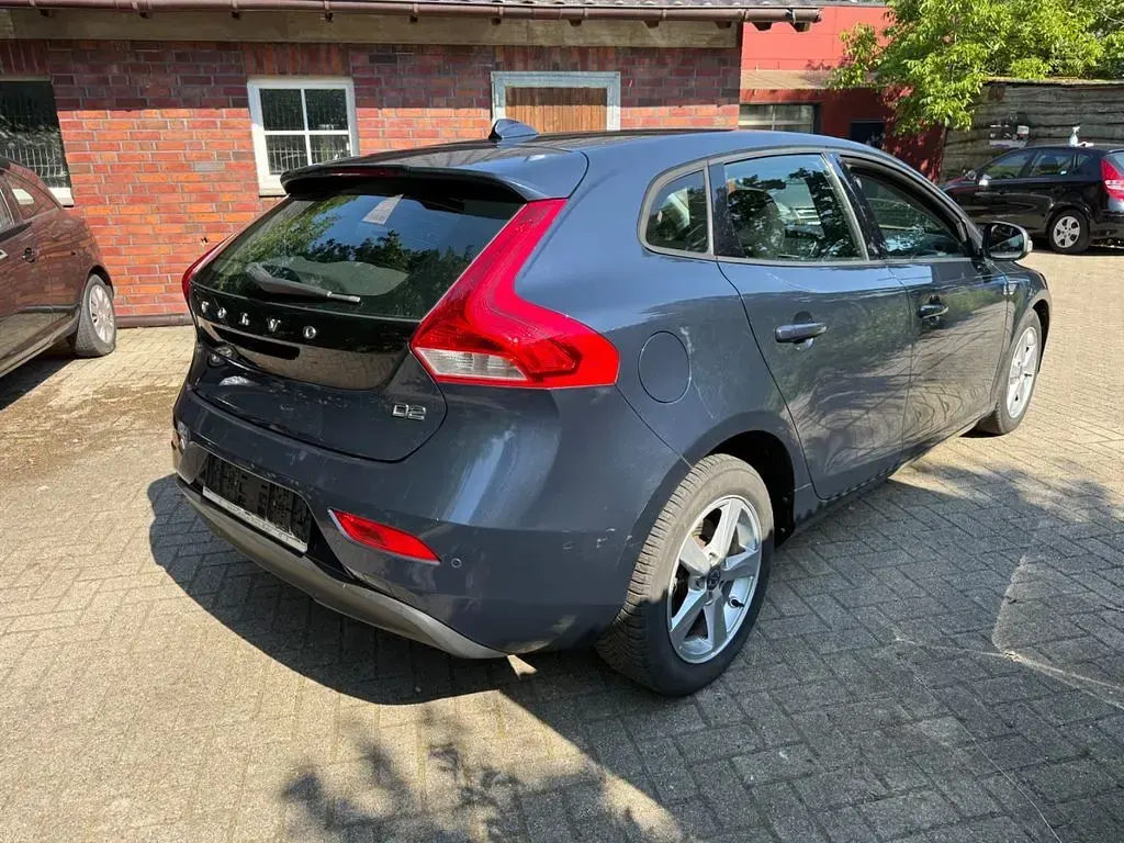 Gebraucht Volvo V40 114 PS (83 kW) 2014 Blau Limousine