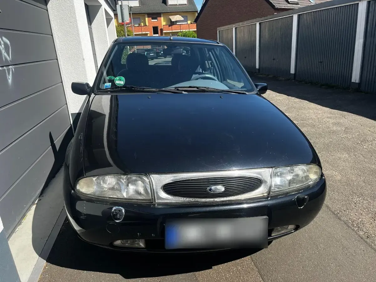 Gebraucht Ford Fiesta Ghia 75 PS (55 kW) 1998 Schwarz Kleinwagen