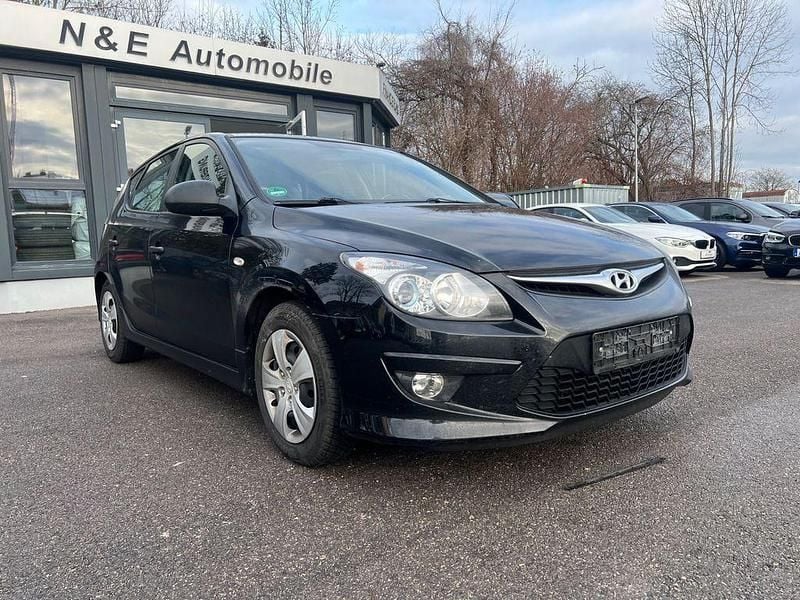 Schwarz Gebraucht 2012 Hyundai i30 Classic Limousine | 2.490 € (Superpreis) - Bild 1/4