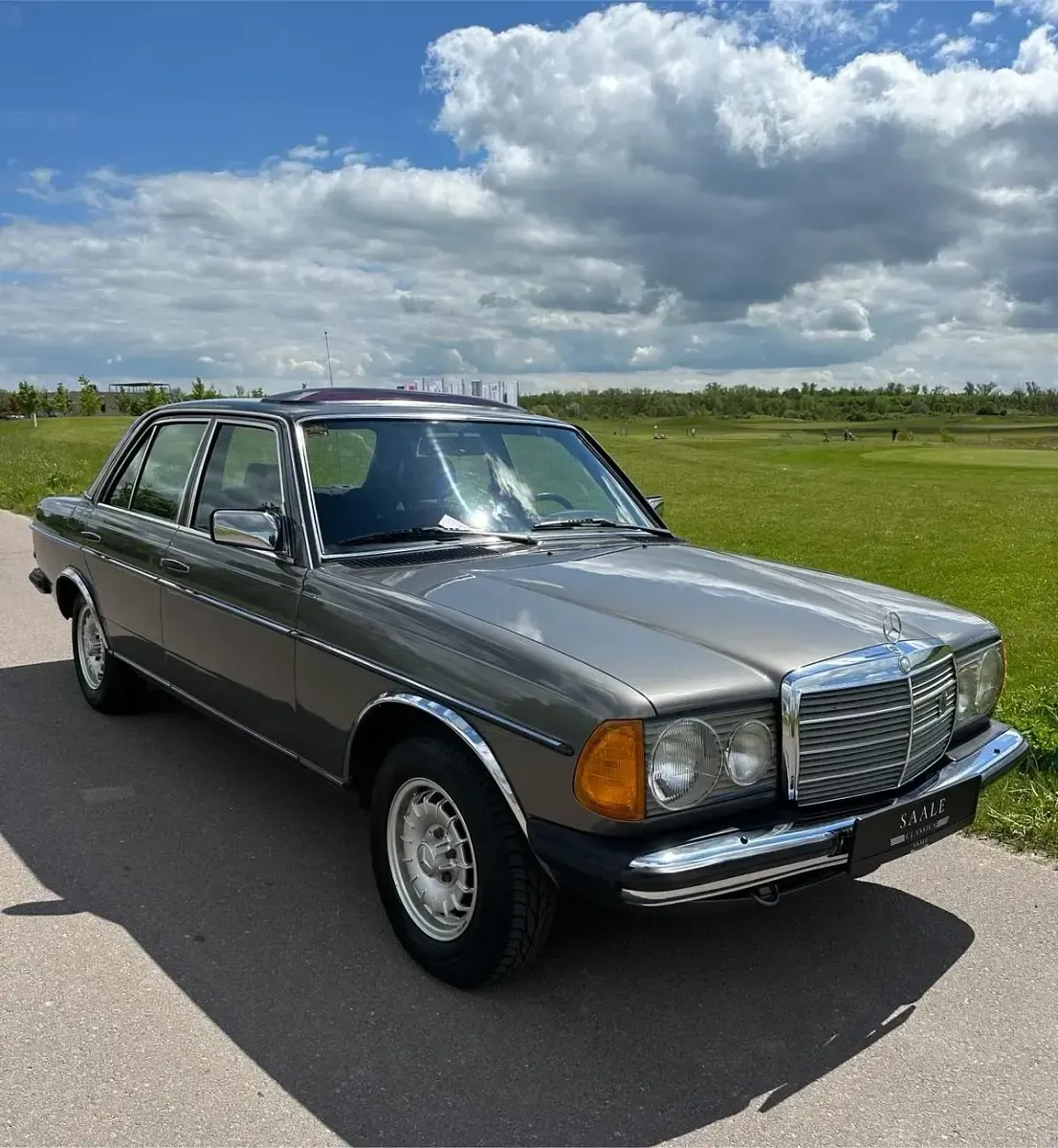 Gebraucht Mercedes E230 136 PS (100 kW) 1983 Grau Limousine