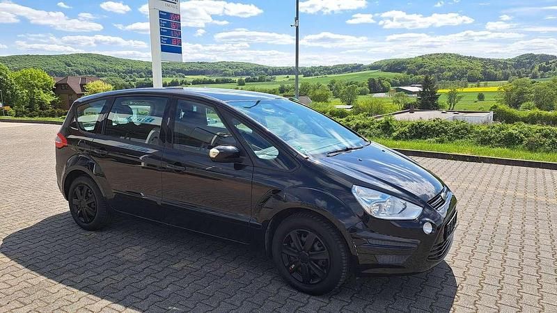 Schwarz Gebraucht 2010 Ford S-MAX Trend Van / Kleinbus | 3.750 € (Guter Preis) - Bild 1/4