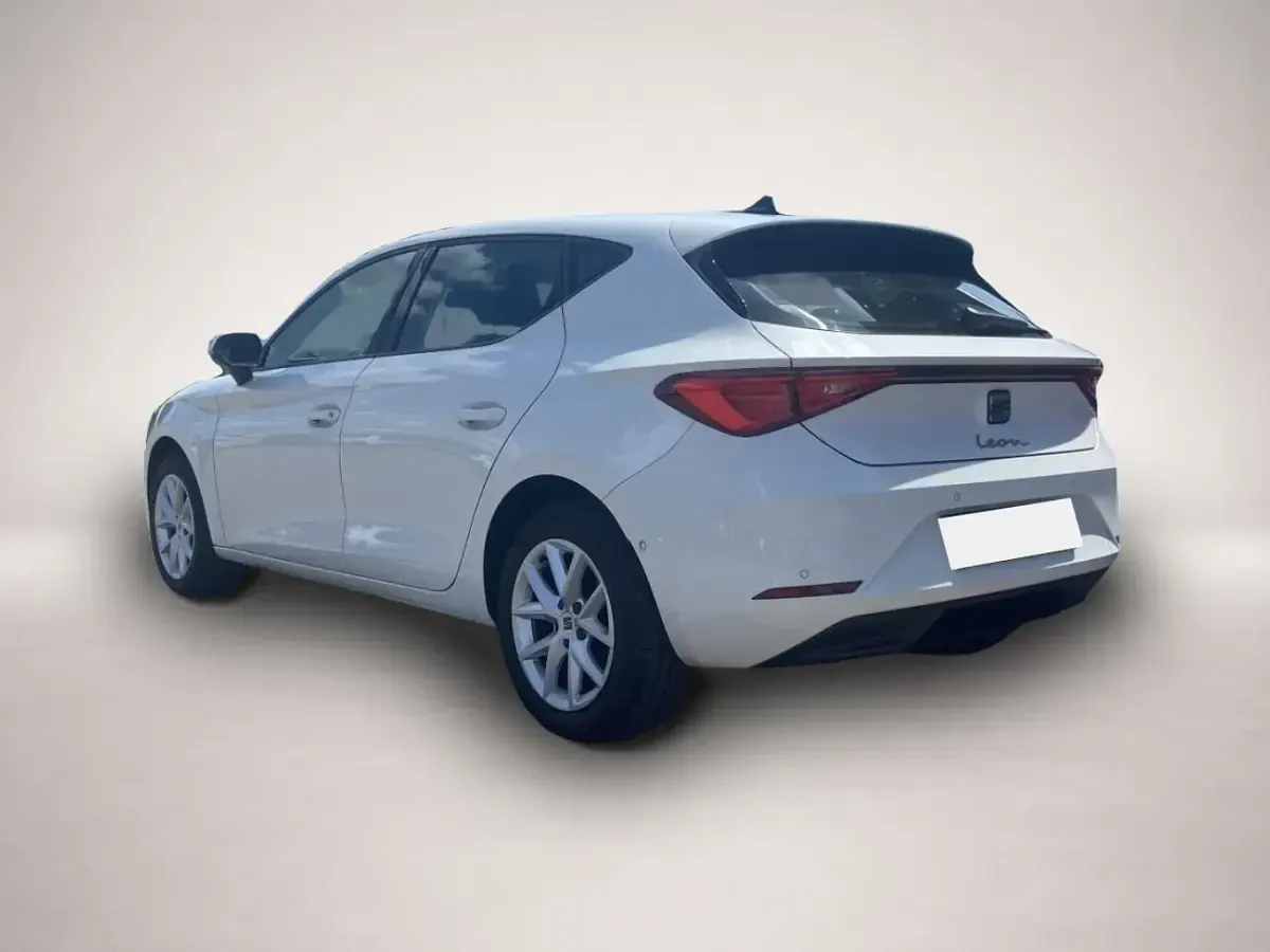 Gebraucht Seat Leon Style 131 PS (96 kW) 2021 Weiß Limousine