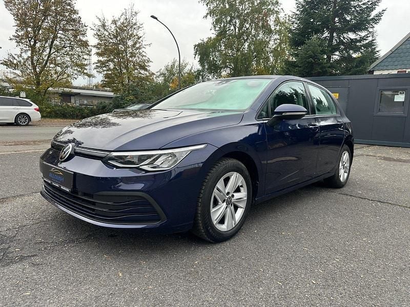 Gebraucht VW Golf VIII Life 150 PS (110 kW) 2020 Blau Limousine