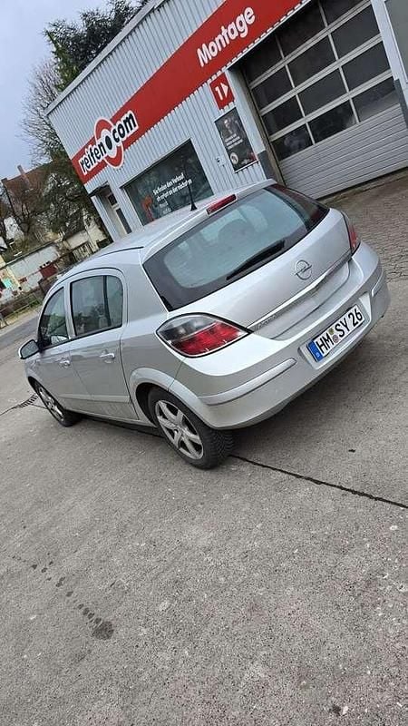 Gebraucht Opel Astra Edition 116 PS (85 kW) 2009 Limousine