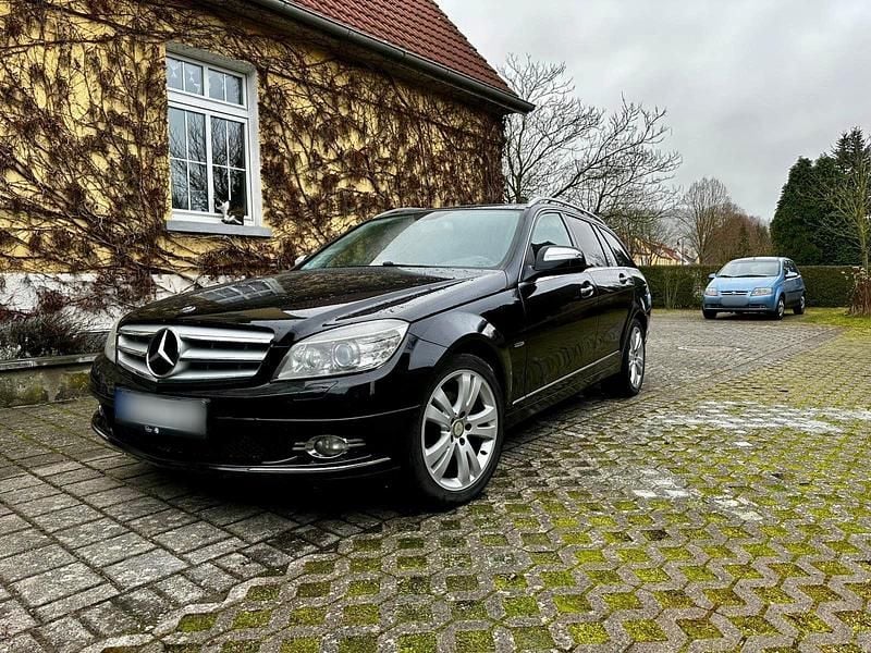 Schwarz Gebraucht 2007 Mercedes C200 Avantgarde Kombi | 5.950 € (Fairer Preis) - Bild 1/4