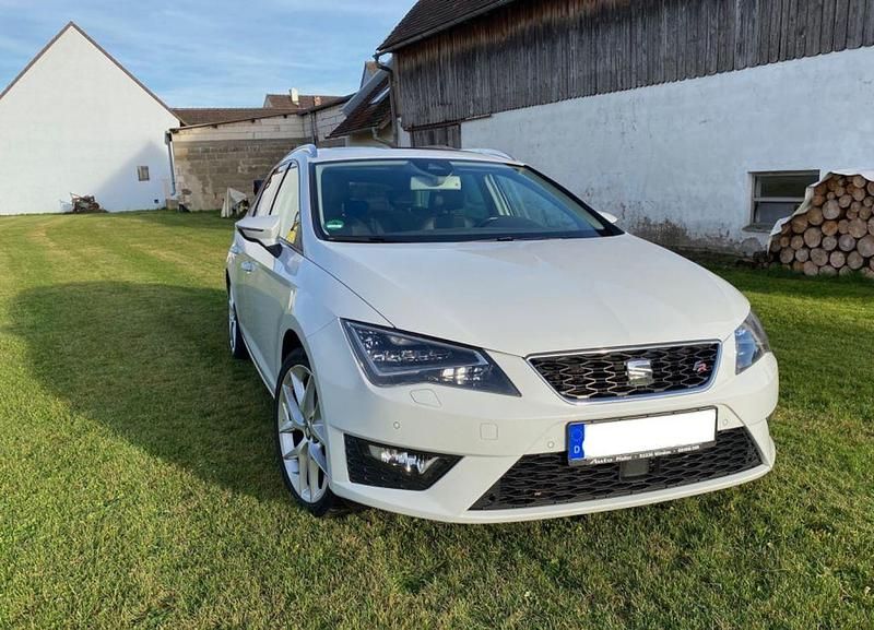 Weiß Gebraucht 2016 Seat Leon ST FR Kombi | 13.999 € (Fairer Preis) - Bild 1/4