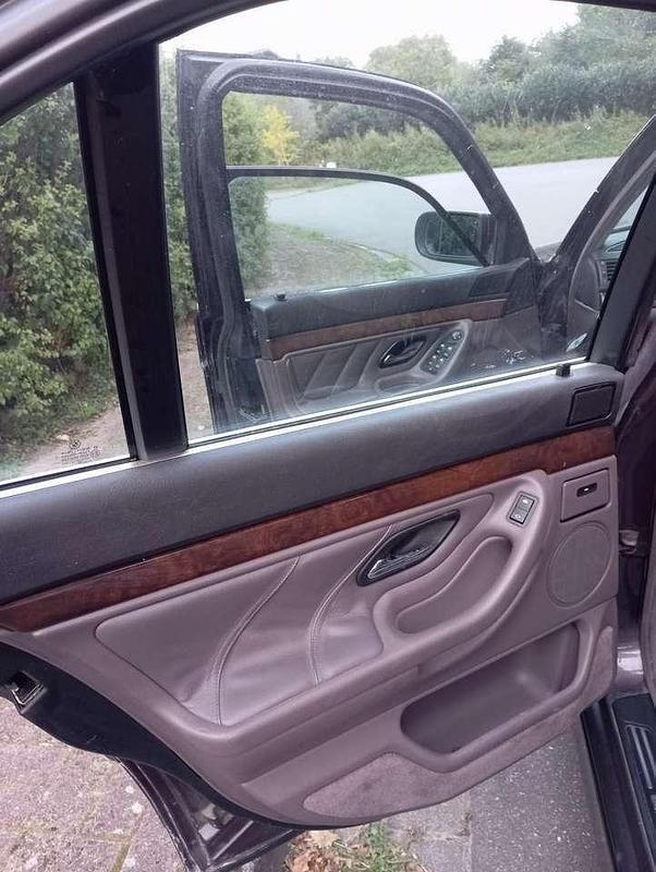 Gebraucht BMW 740 Basis 286 PS (210 kW) 1996 Navaraviolett Limousine