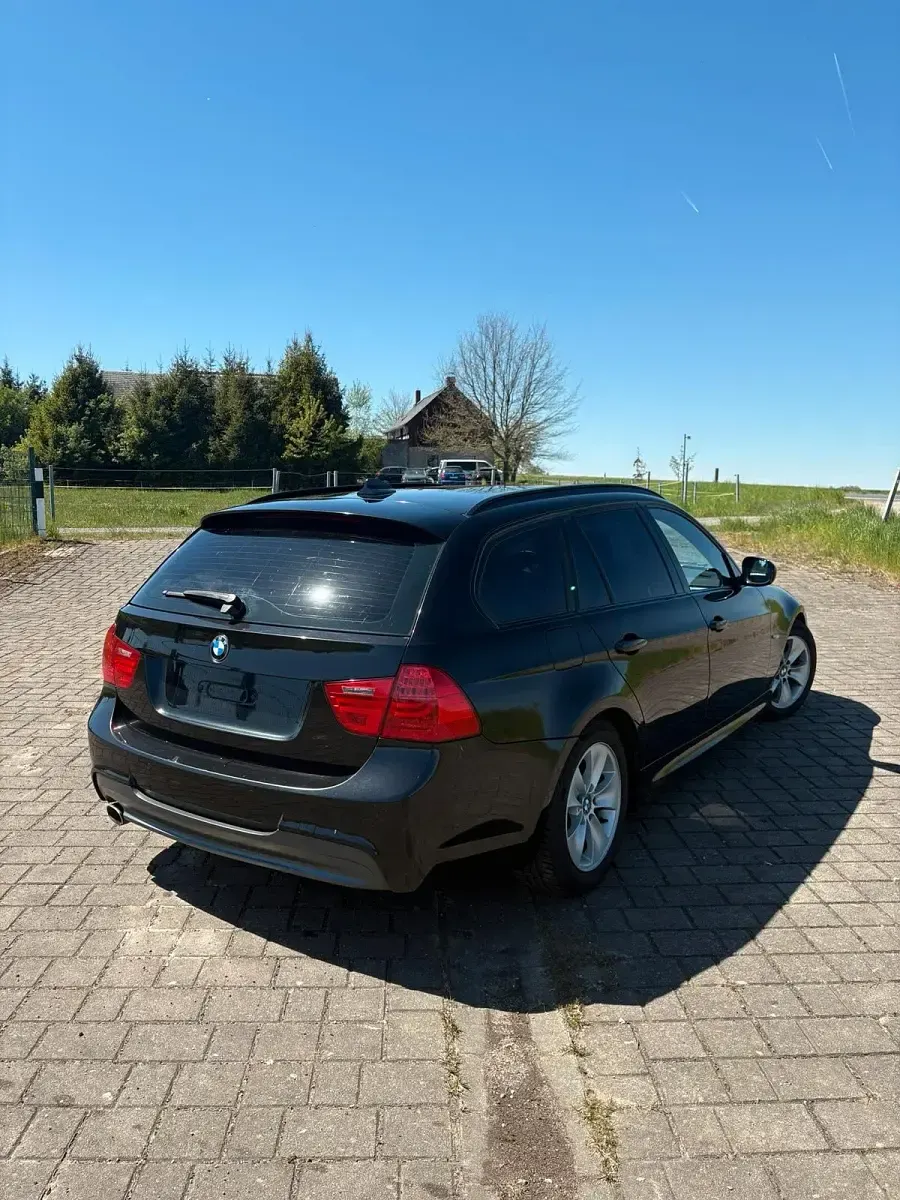 Gebraucht BMW 320 M Sport 170 PS (125 kW) 2011 Schwarz Kombi