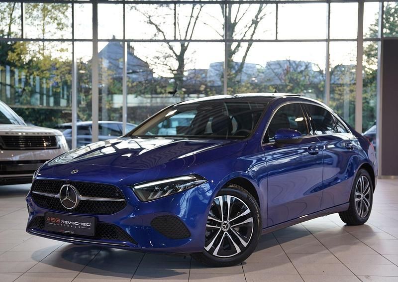 Blau Gebraucht 2024 Mercedes A180 Progressive Limousine | 32.800 € (Teuer) - Bild 1/3