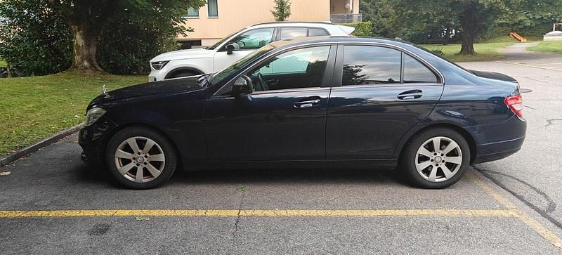 Blau Gebraucht 2007 Mercedes 200 Limousine | 7.500 € - Bild 1/4