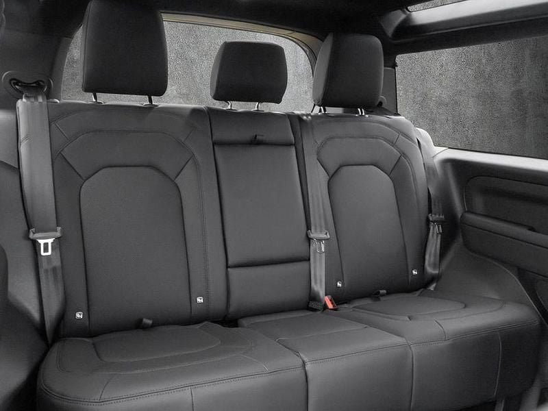 Neu Land Rover Defender SE Dynamic 200 PS (147 kW) 2025 Woolstone green SUV