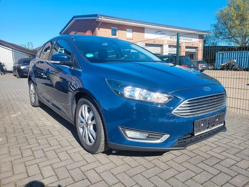Usata Ford Focus Titanium 101 CV (74 kW) 2017 Blu Berlina