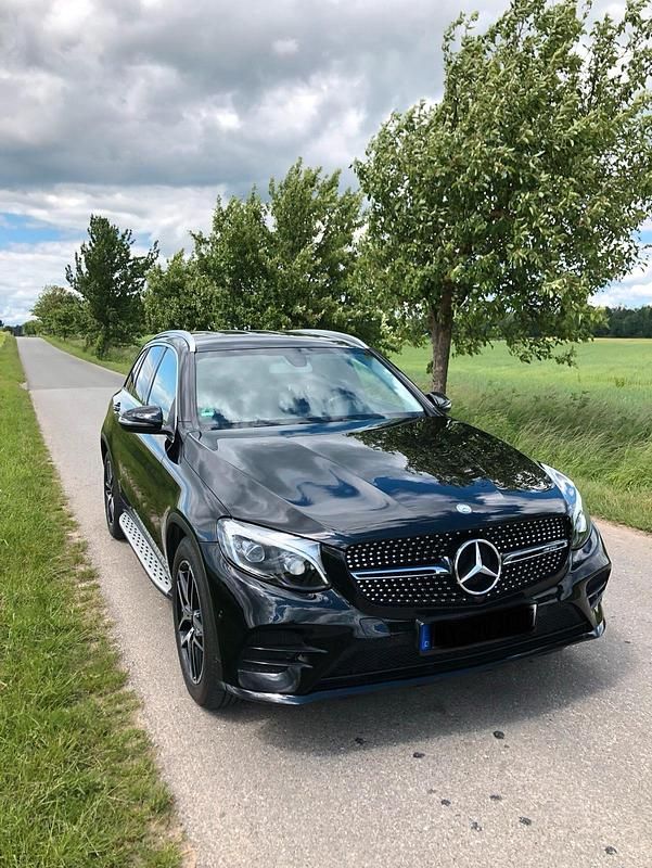 Schwarz Gebraucht 2015 Mercedes GLC220 AMG SUV | 26.999 € (Fairer Preis) - Bild 1/4