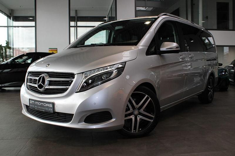 Brillantsilber Gebraucht 2016 Mercedes V220 AMG Van / Kleinbus | 24.500 € (Superpreis) - Bild 1/4