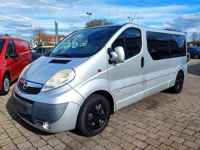 Silber Gebraucht 2009 Opel Vivaro Van | 11.450 € - Bild 1/4
